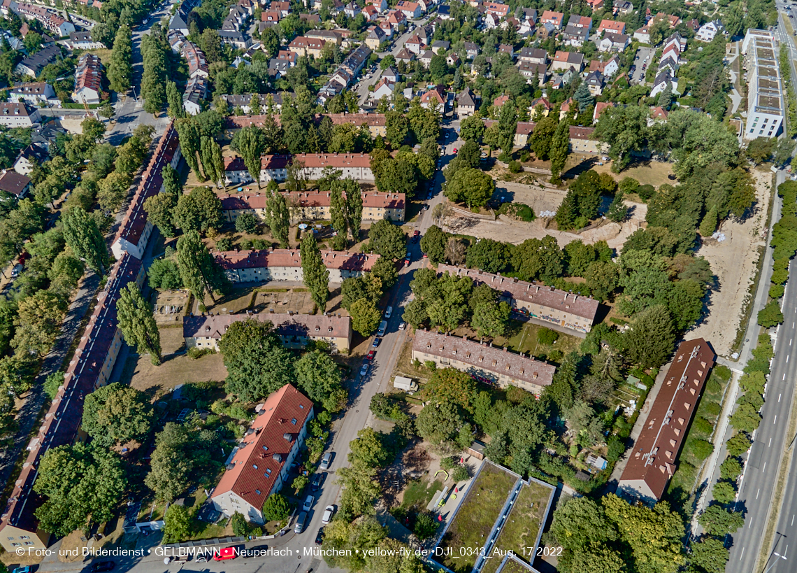 17.08.2022 - Luftbilder von der Baustelle Maikäfersiedlung in Berg am Laim